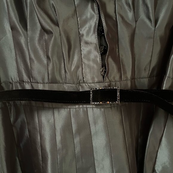 Gorgeous Green Kay Unger Silk Satin Cocktail Dress with Velvet Ribbon - Picture 2 of 5